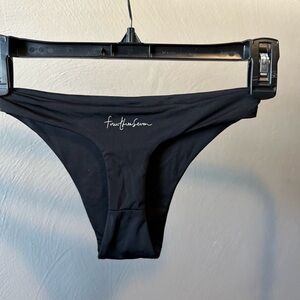 437 Leo Bikini Bottoms